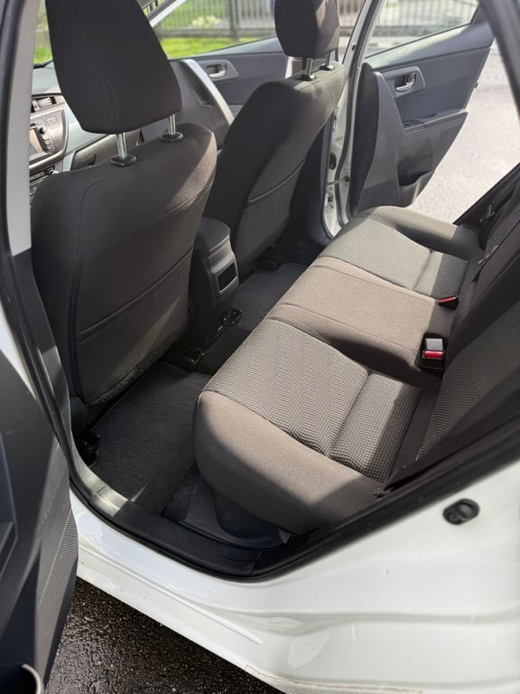 TOYOTA AURIS - Image 10