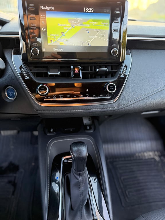 TOYOTA COROLLA TOURING SPORTS - Image 15