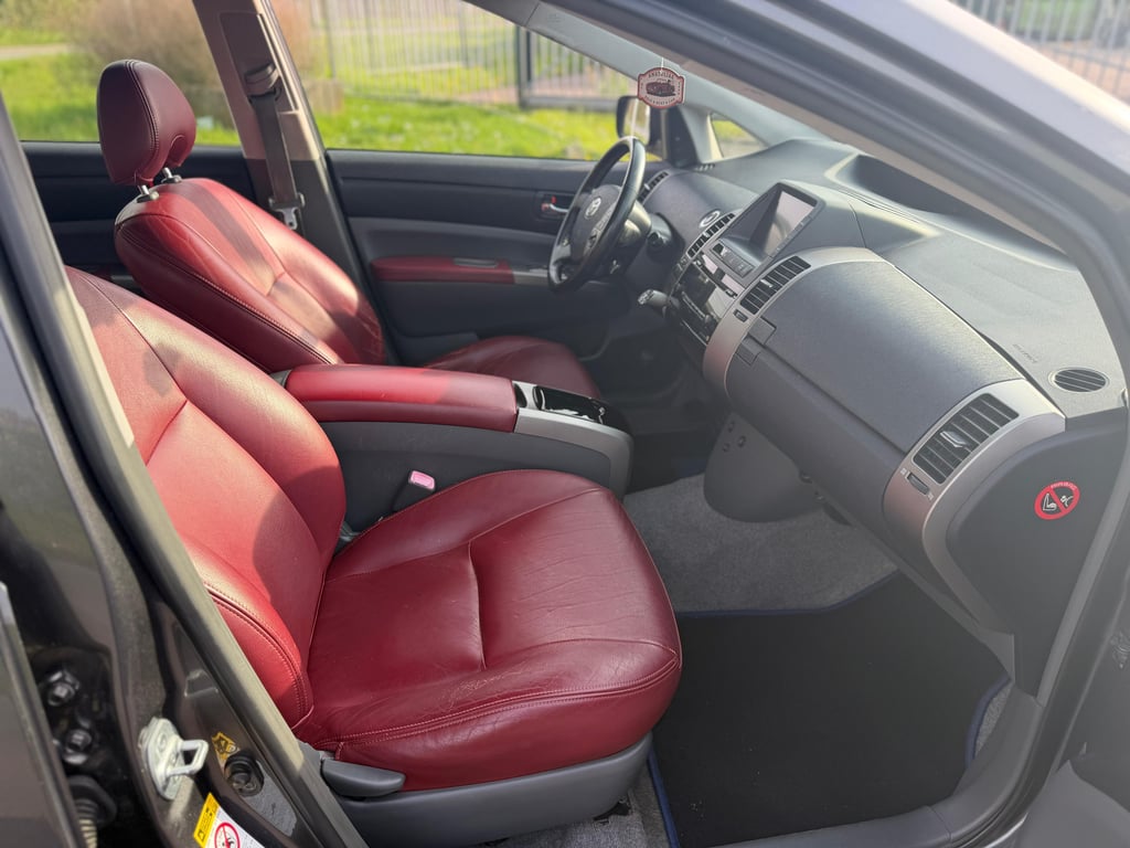TOYOTA PRIUS - Image 12