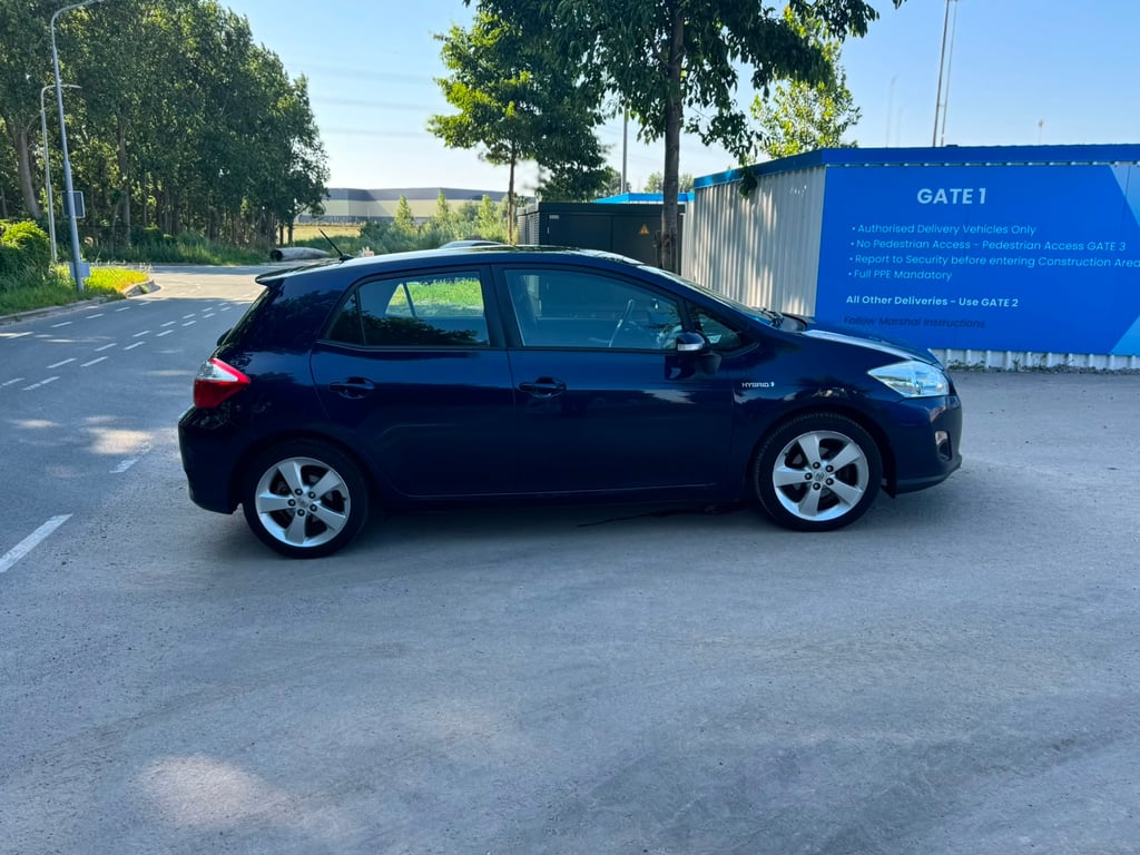 TOYOTA AURIS - Image 8
