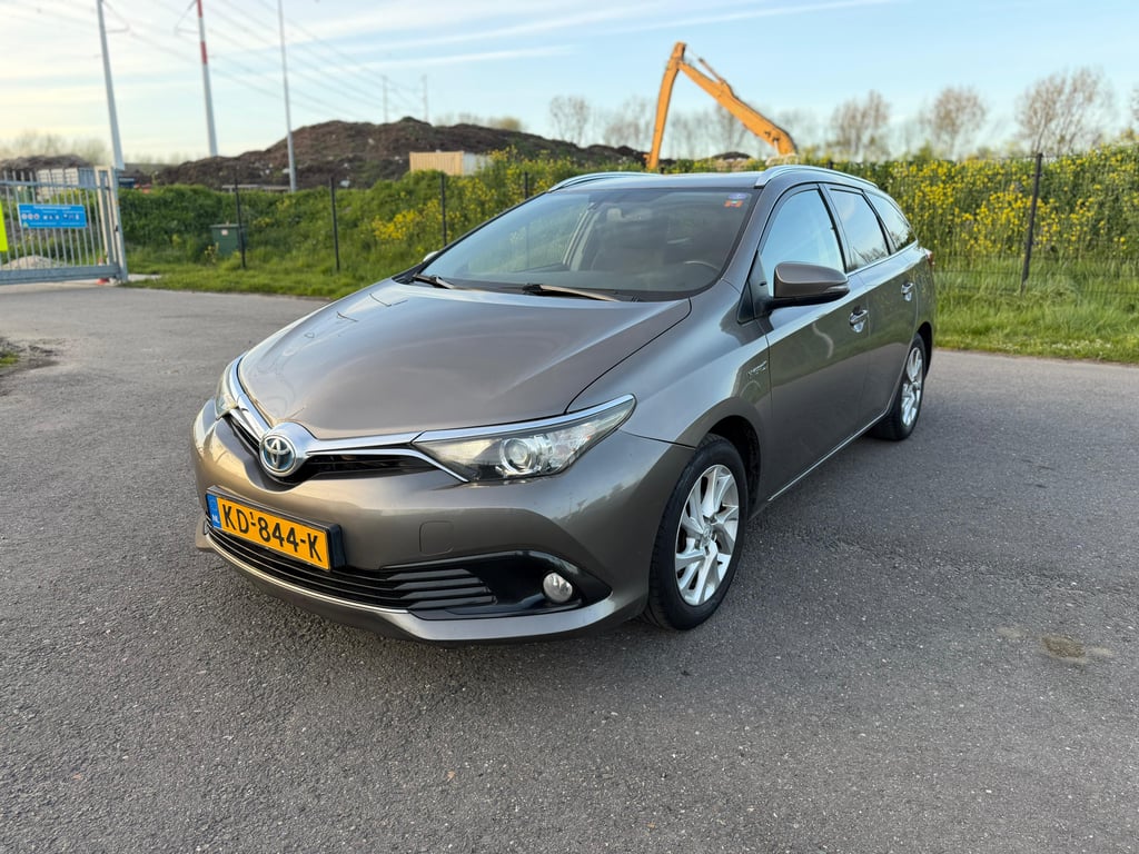 TOYOTA AURIS TOURING SPORTS - Image 2
