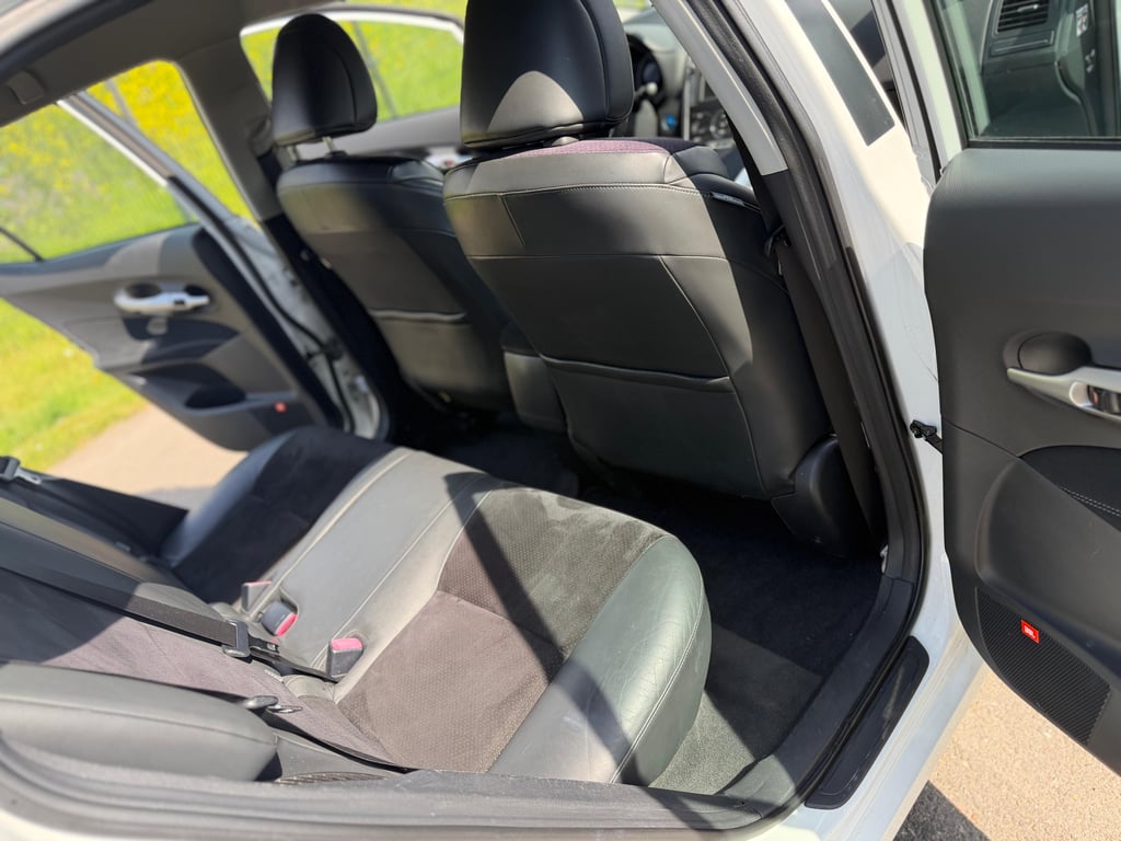 TOYOTA AURIS - Image 12