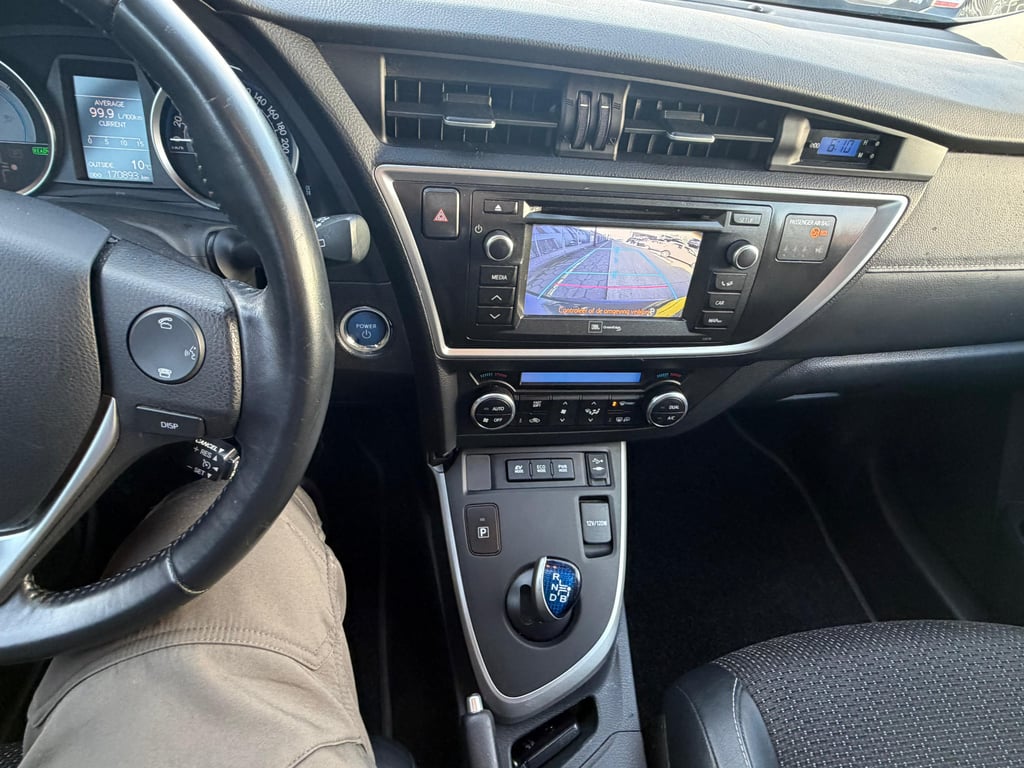 TOYOTA AURIS - Image 13