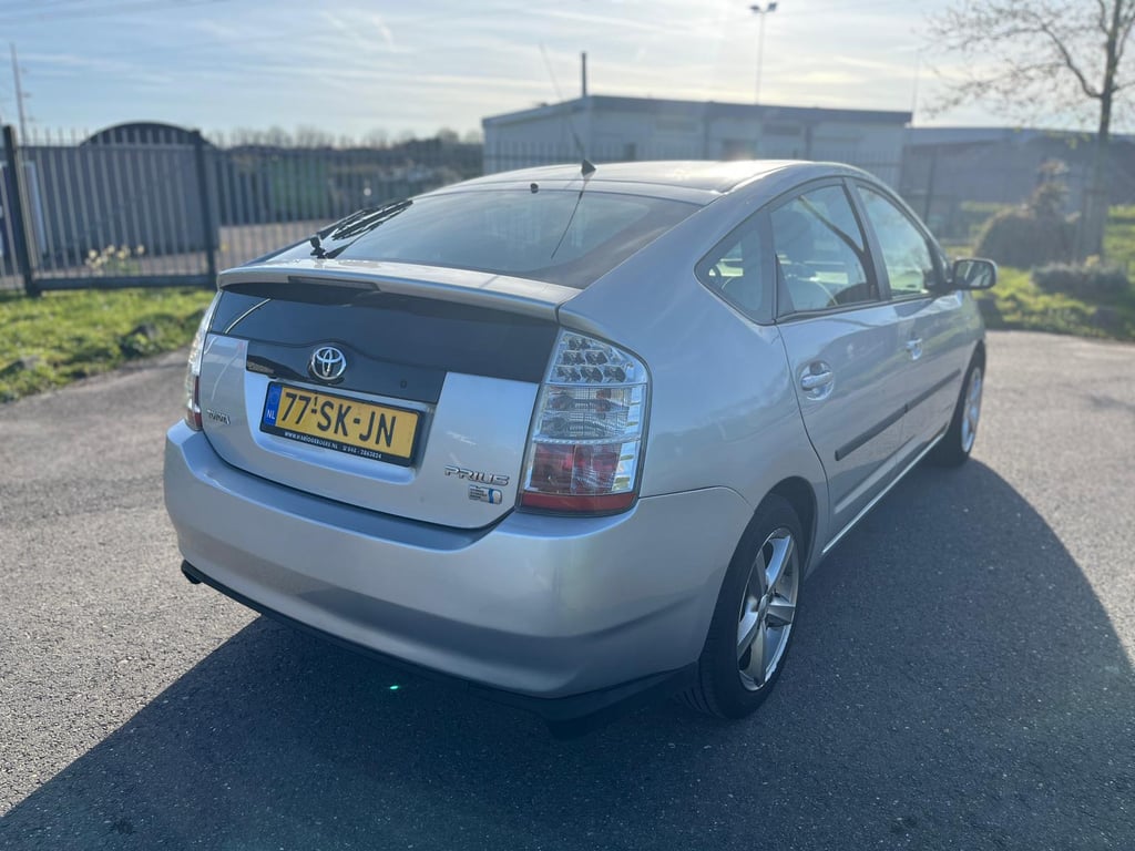 TOYOTA PRIUS - Image 6