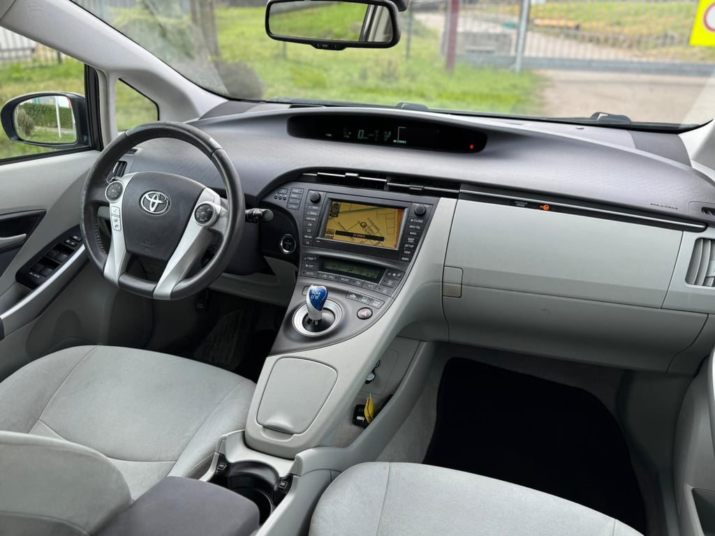 TOYOTA PRIUS - Image 17