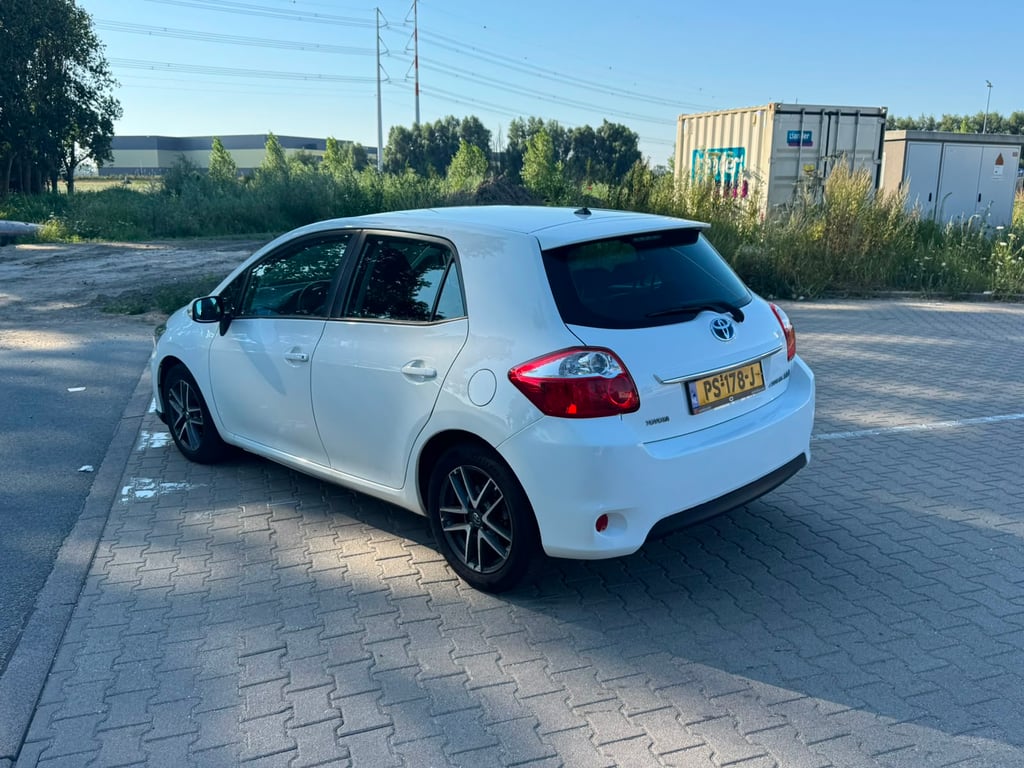 TOYOTA AURIS - Image 7