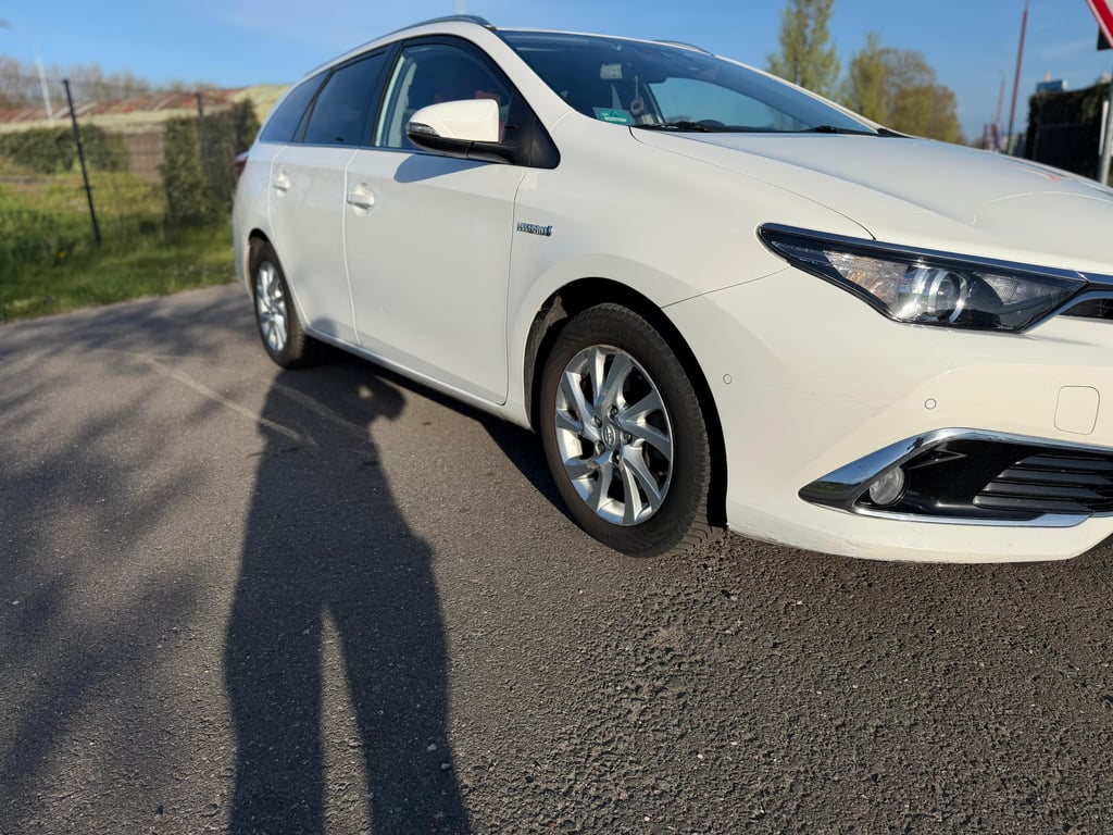 TOYOTA AURIS TOURING SPORTS - Image 13
