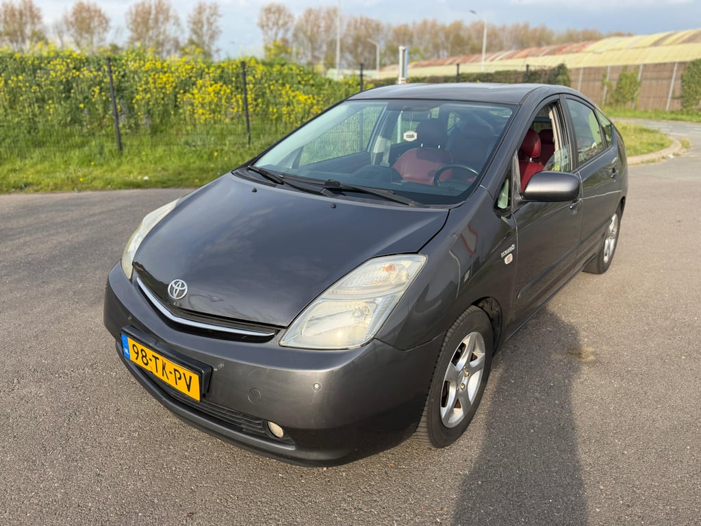 TOYOTA PRIUS - Image 3
