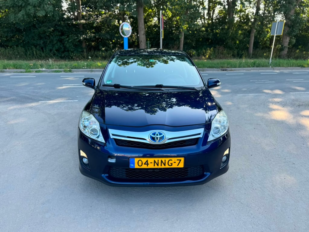TOYOTA AURIS