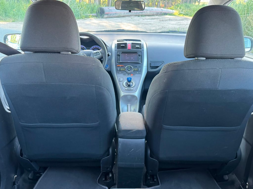 TOYOTA AURIS - Image 14