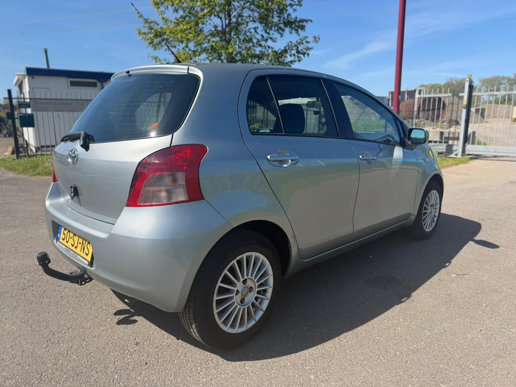 TOYOTA YARIS - Image 7