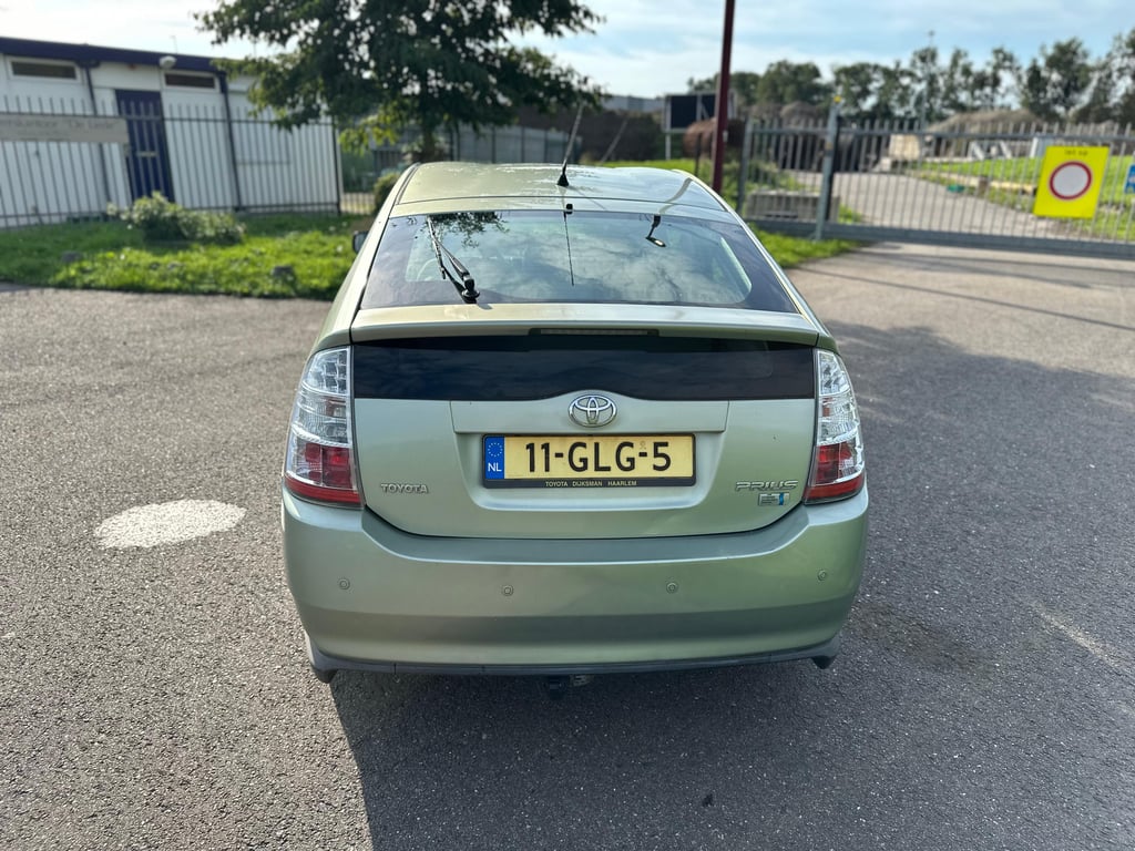 TOYOTA PRIUS - Image 8