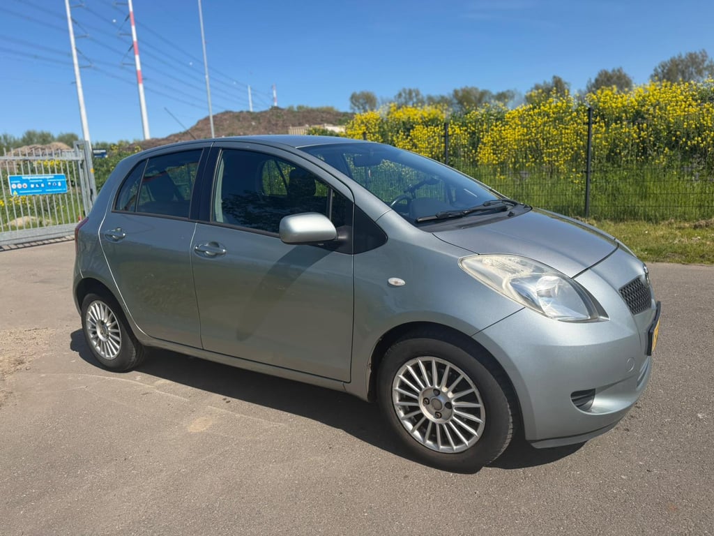 TOYOTA YARIS - Image 3