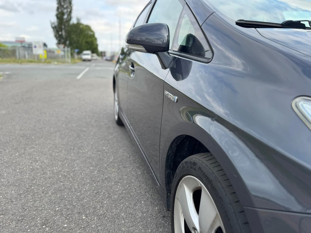 TOYOTA PRIUS - Image 5