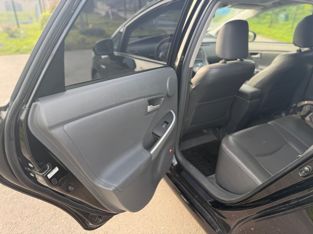 TOYOTA PRIUS - Image 10