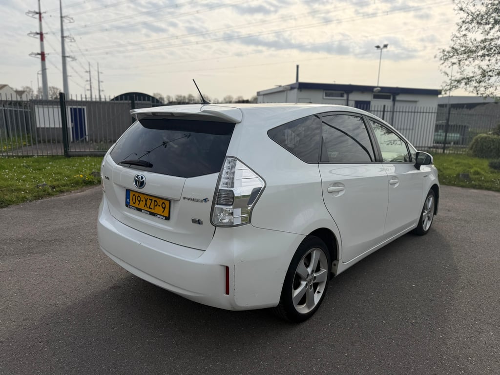 TOYOTA PRIUS WAGON - Image 6