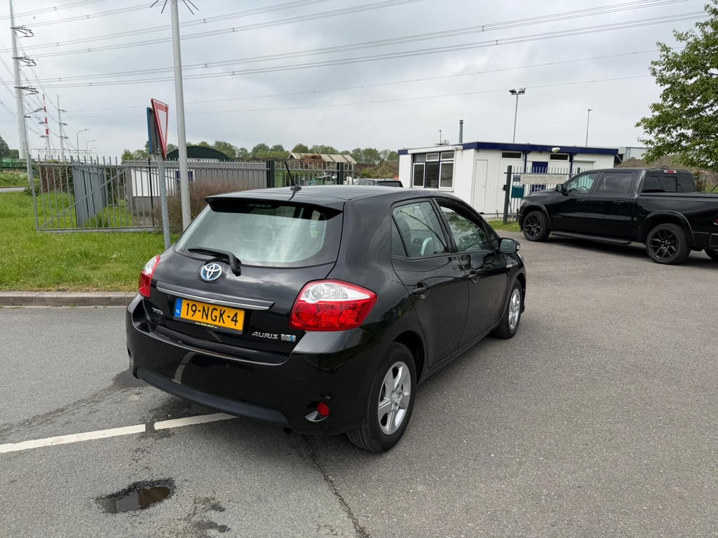 TOYOTA  AURIS - Image 6