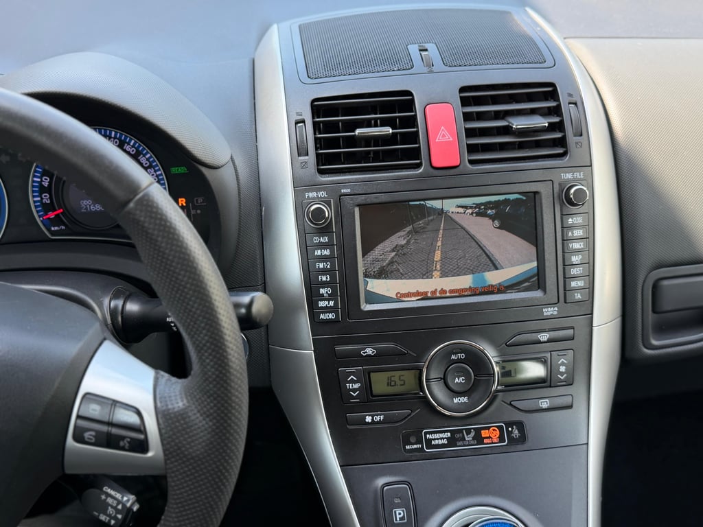 TOYOTA AURIS - Image 15