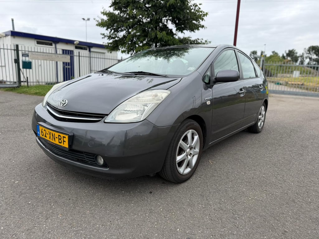 TOYOTA PRIUS - Image 2