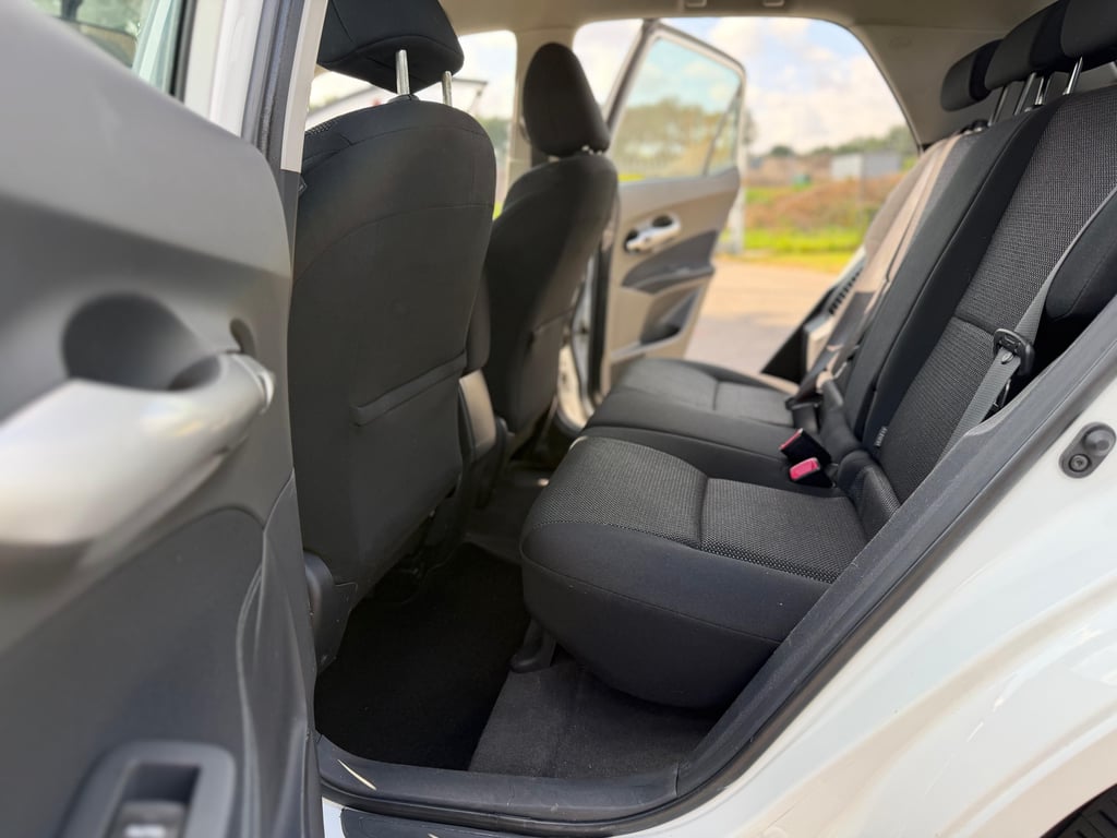 TOYOTA AURIS - Image 11