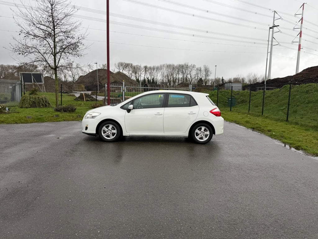 TOYOTA AURIS - Image 7