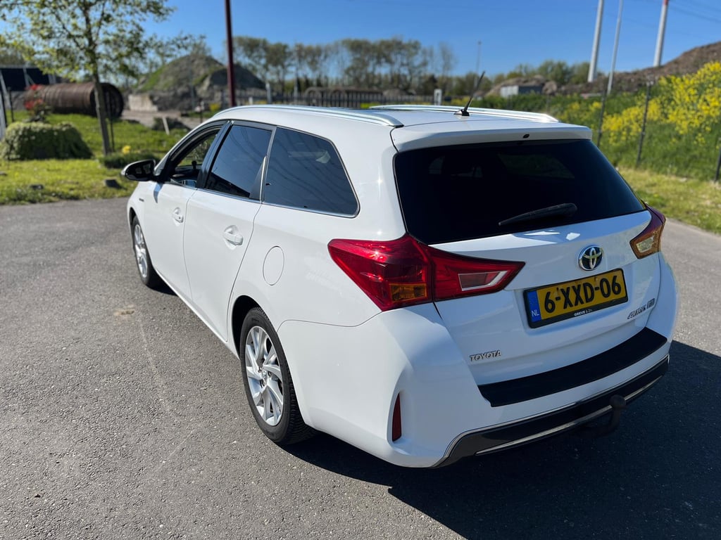 TOYOTA AURIS TOURING SPORTS - Image 3