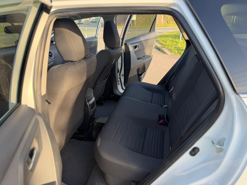 TOYOTA AURIS TOURING SPORTS - Image 13