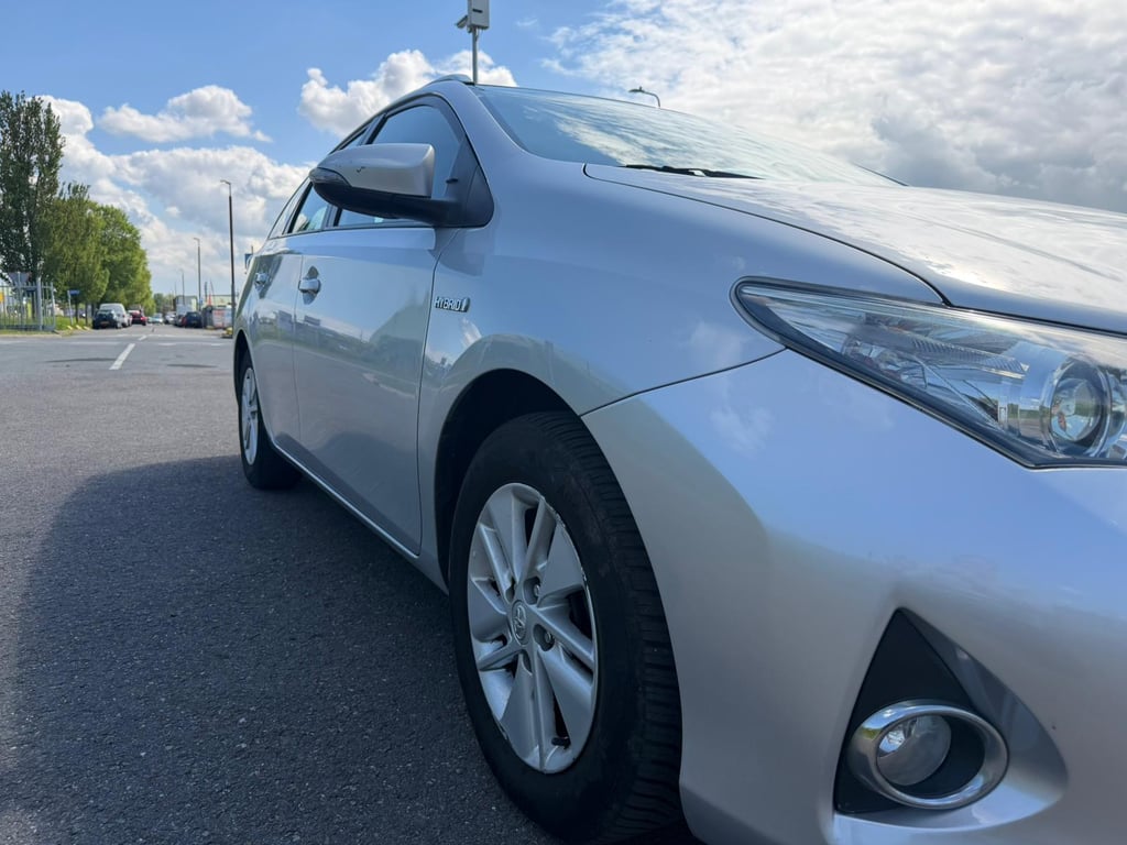 TOYOTA AURIS TOURING SPORTS - Image 4
