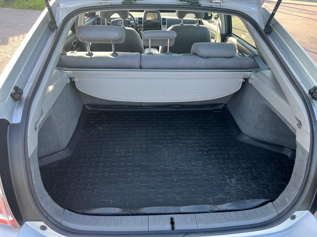 TOYOTA PRIUS - Image 9