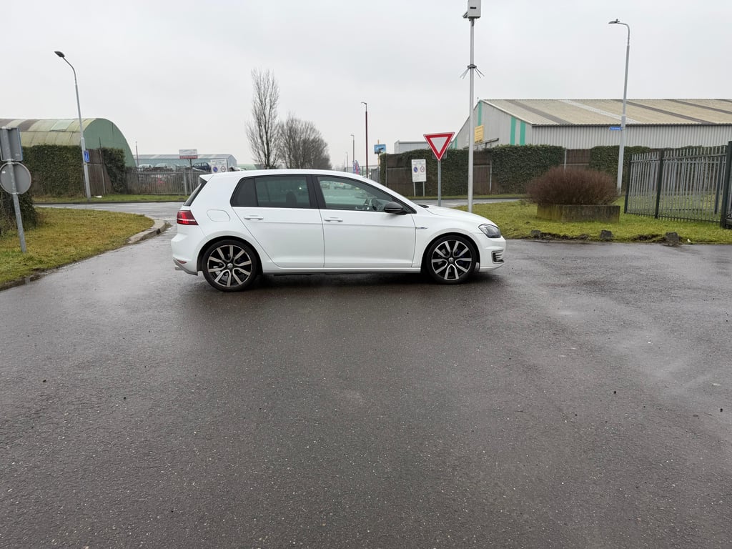 VOLKSWAGEN GOLF - Image 15