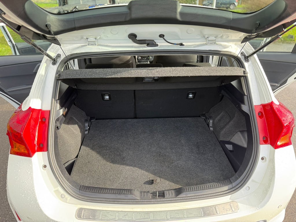 TOYOTA AURIS - Image 9