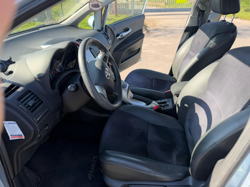TOYOTA AURIS - Image 19