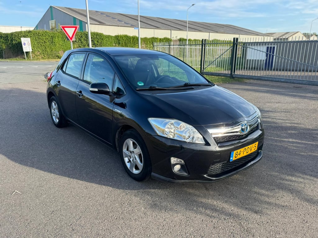 TOYOTA AURIS - Image 2