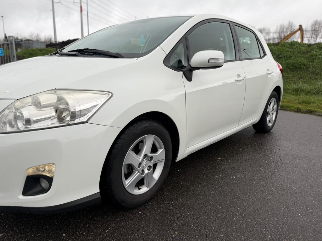 TOYOTA AURIS - Image 4