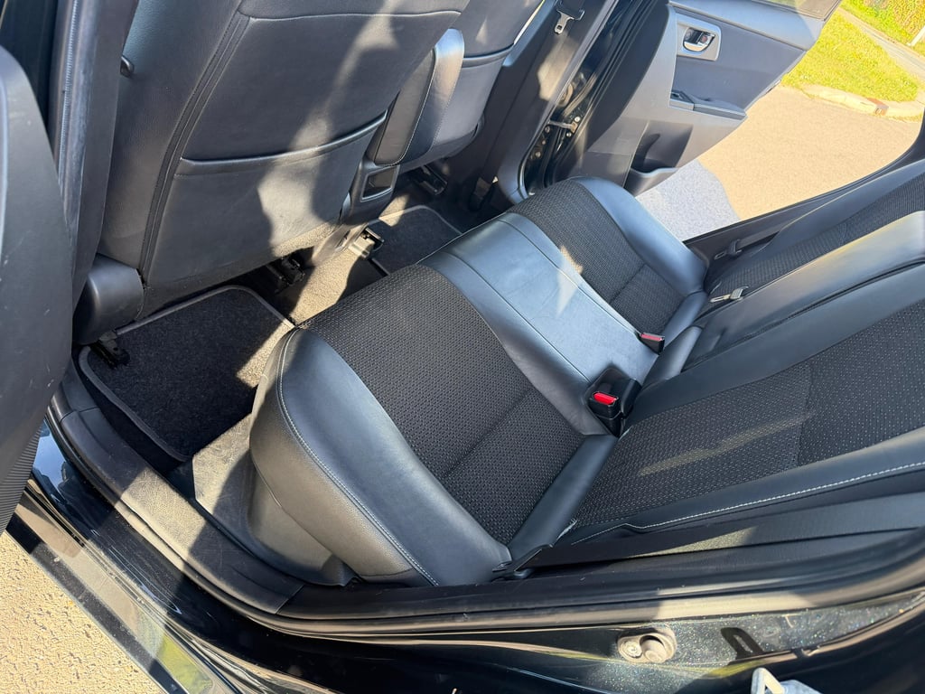 TOYOTA AURIS - Image 11