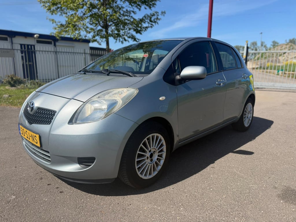 TOYOTA YARIS - Image 2