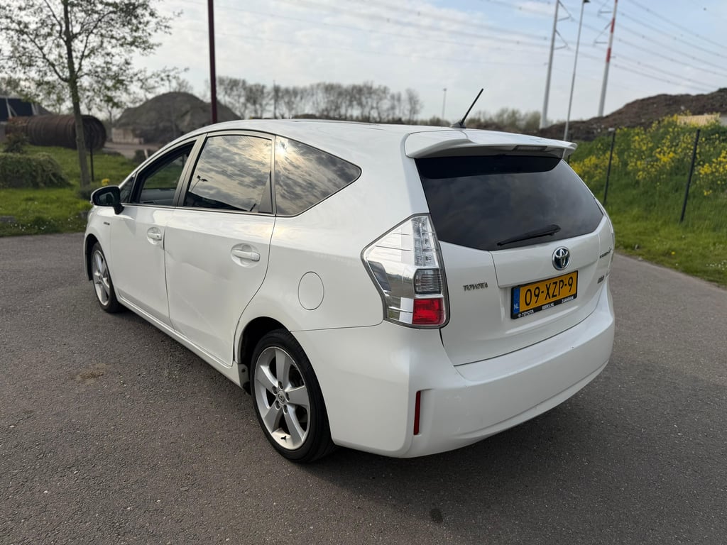 TOYOTA PRIUS WAGON - Image 5