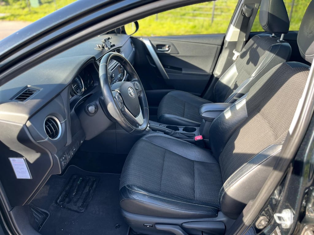 TOYOTO  AURIS TOURING SPORTS - Image 12