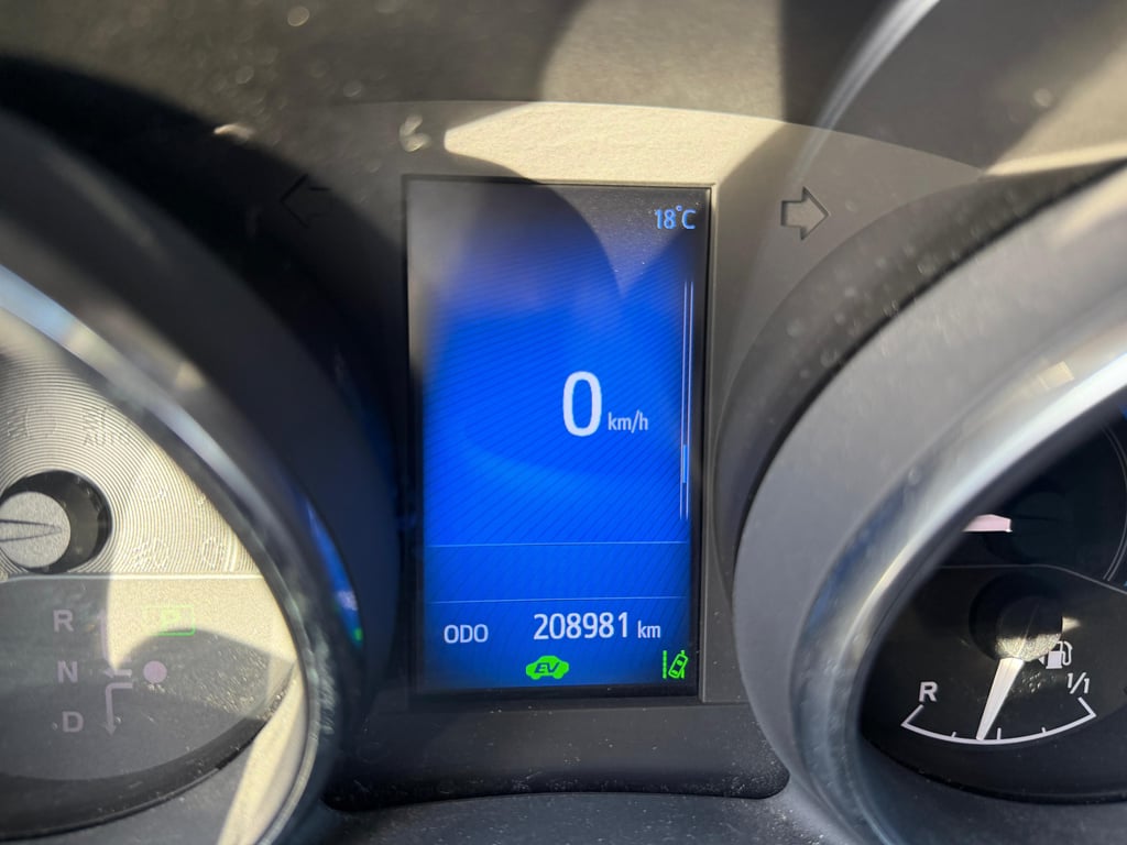 TOYOTA AURIS TOURING SPORTS - Image 23