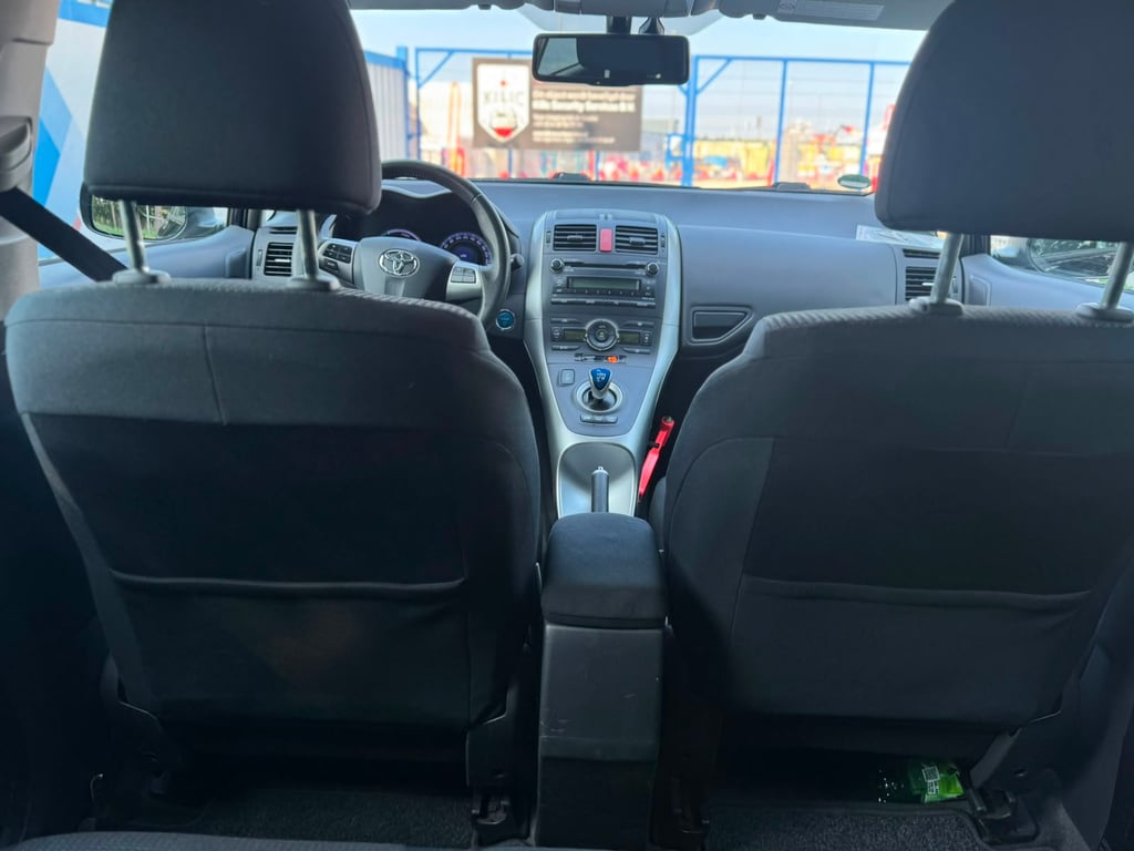 TOYOTA AURIS - Image 13