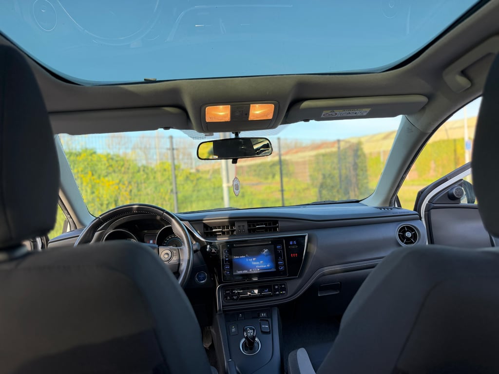 TOYOTA AURIS TOURING SPORTS - Image 19