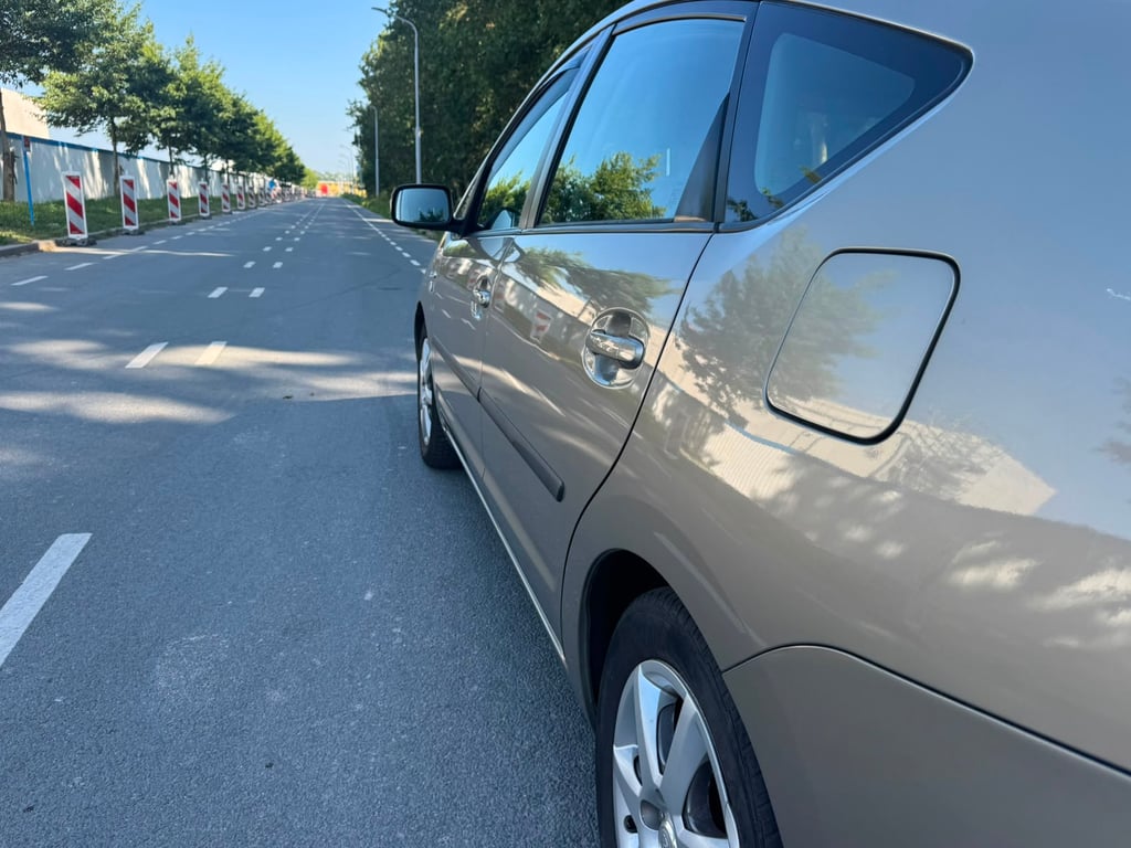 TOYOTA PRIUS - Image 8