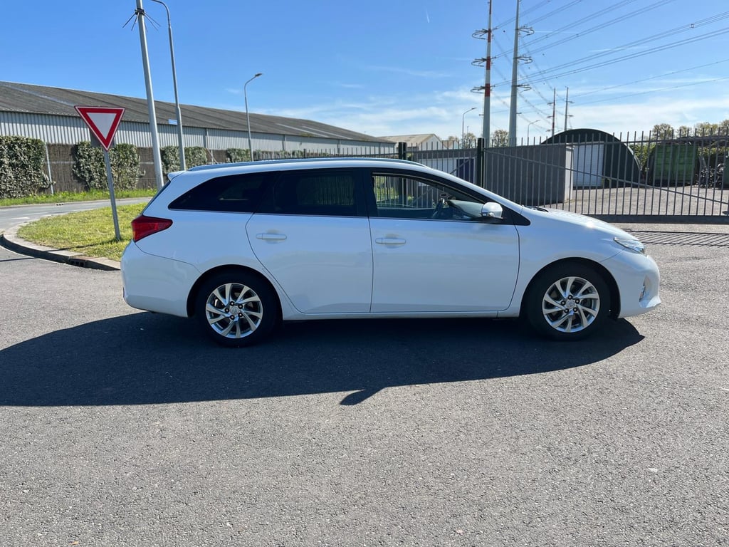 TOYOTA AURIS TOURING SPORTS - Image 7