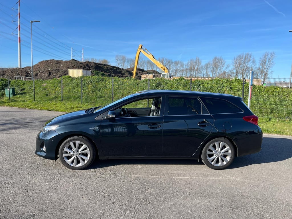 TOYOTO  AURIS TOURING SPORTS - Image 3