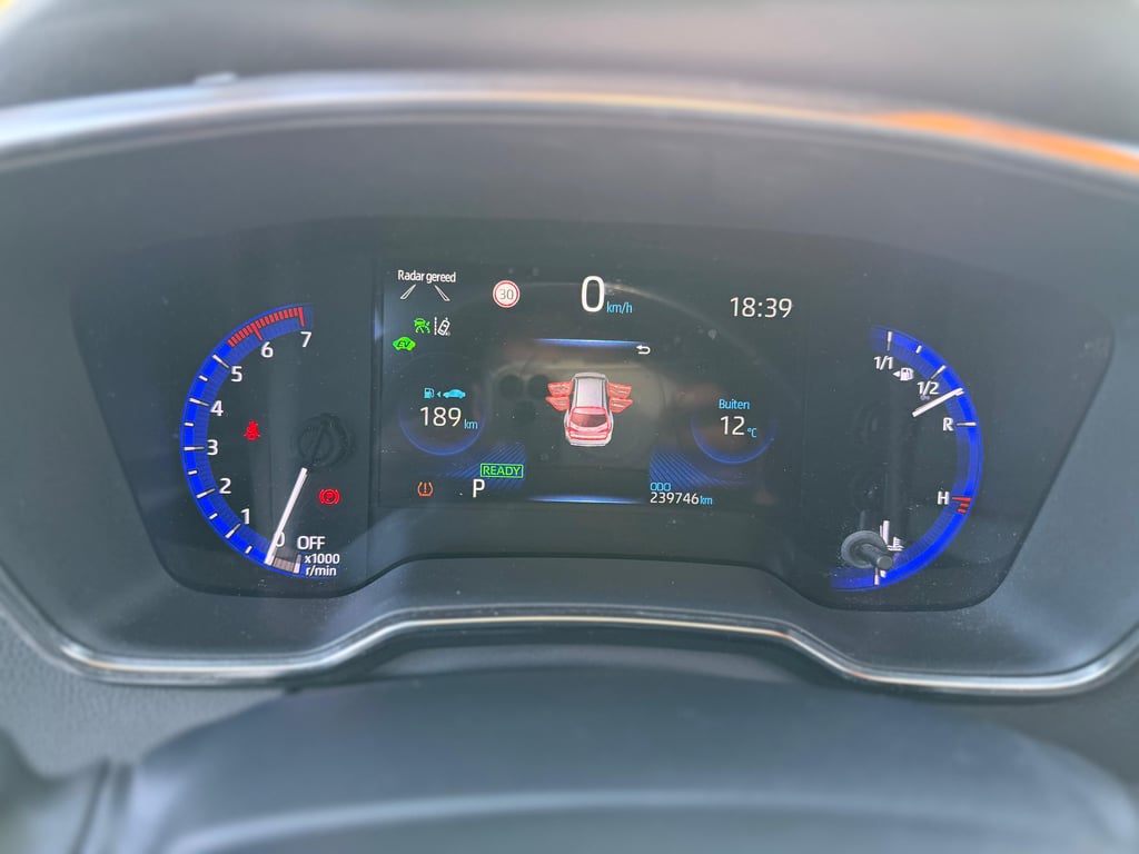 TOYOTA COROLLA TOURING SPORTS - Image 17