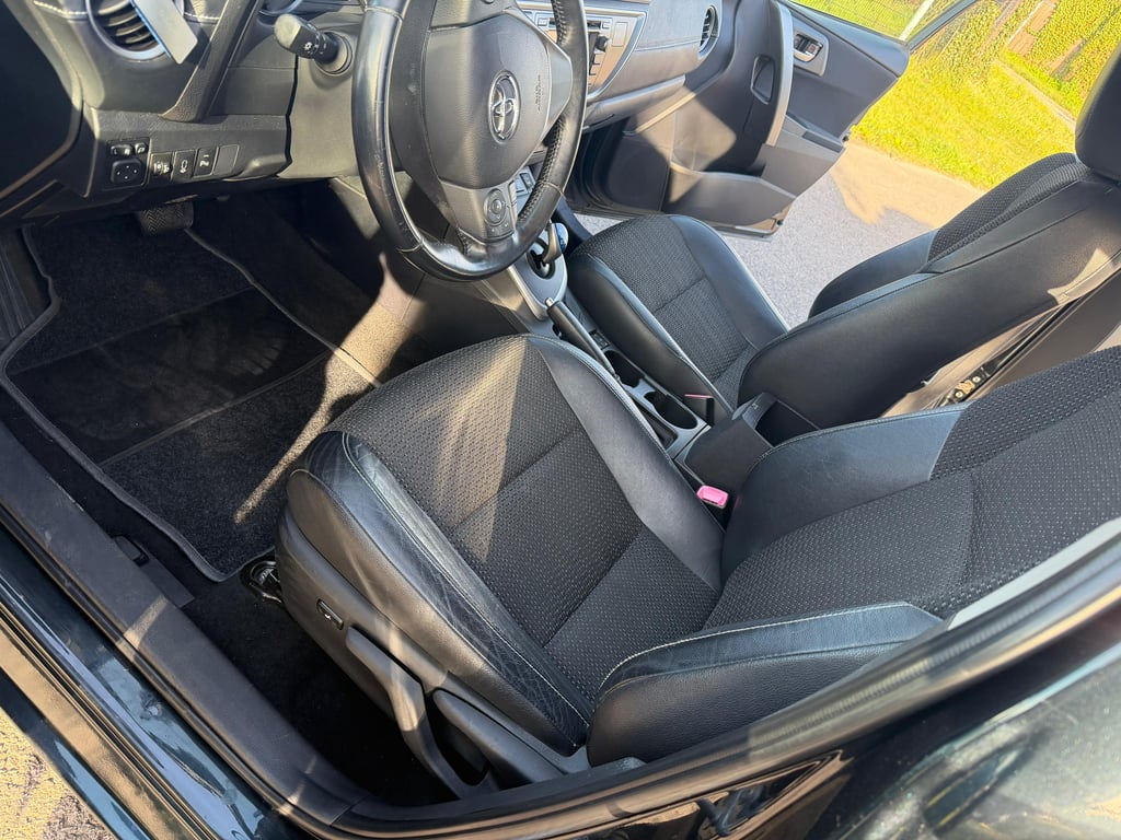 TOYOTA AURIS - Image 12