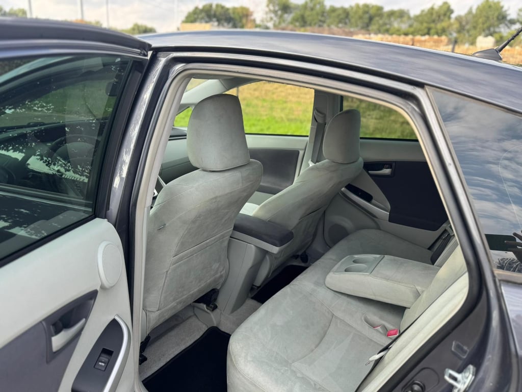 TOYOTA PRIUS - Image 14