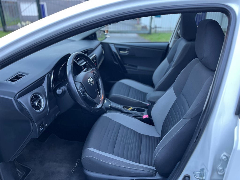 TOYOTA AURIS TOURING SPORTS - Image 13
