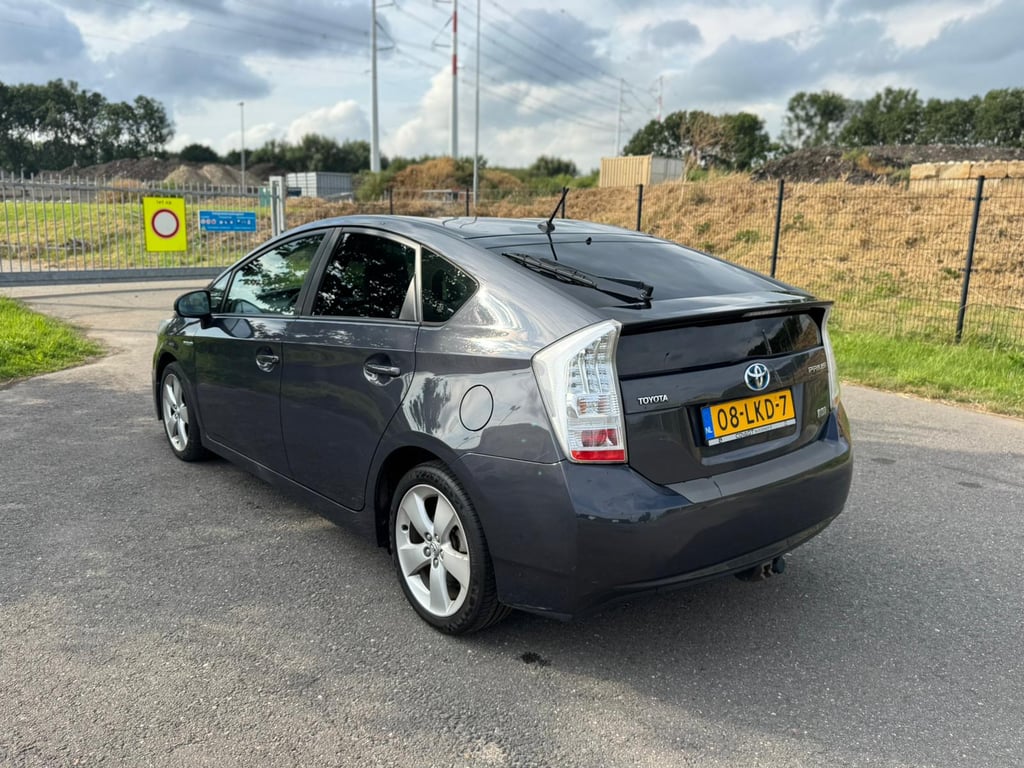 TOYOTA PRIUS - Image 9