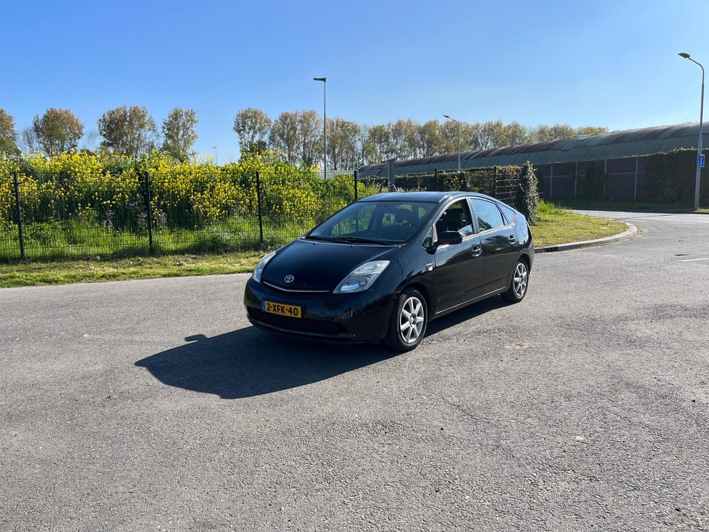 TOYOTA PRIUS - Image 2